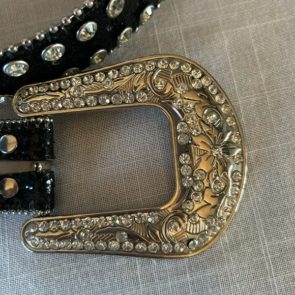 💯 Woman’s Leather Rhinestone Studded Belt Size Small - Picture 5 of 7